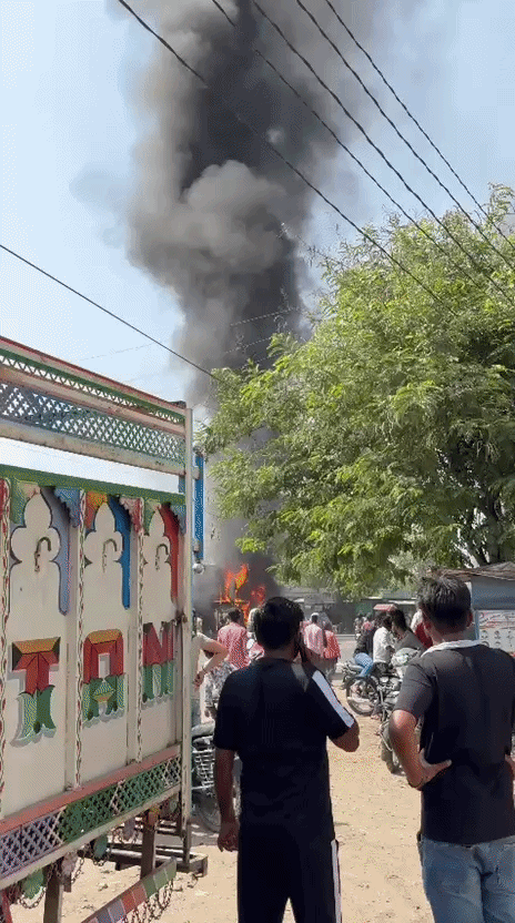 1776514909 ezgif.com video to gif converter (9)